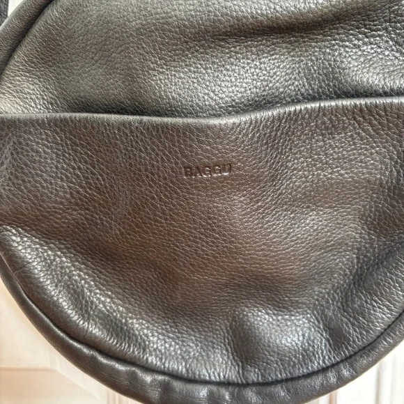 Baggu Black Round Leather Crossbody Bag - Picture 5 of 8